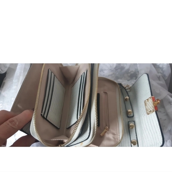 SONDRA ROBERTS SQUARED crossbody wristlet clutch grey faux croc purse minimalist - Picture 11 of 11